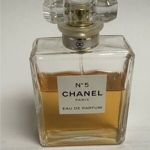 CHANEL No. 5 Eau de Parfum with Gold Hue